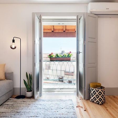 Lovelystay - Sun Loft W/ Balcony Porto Luaran gambar