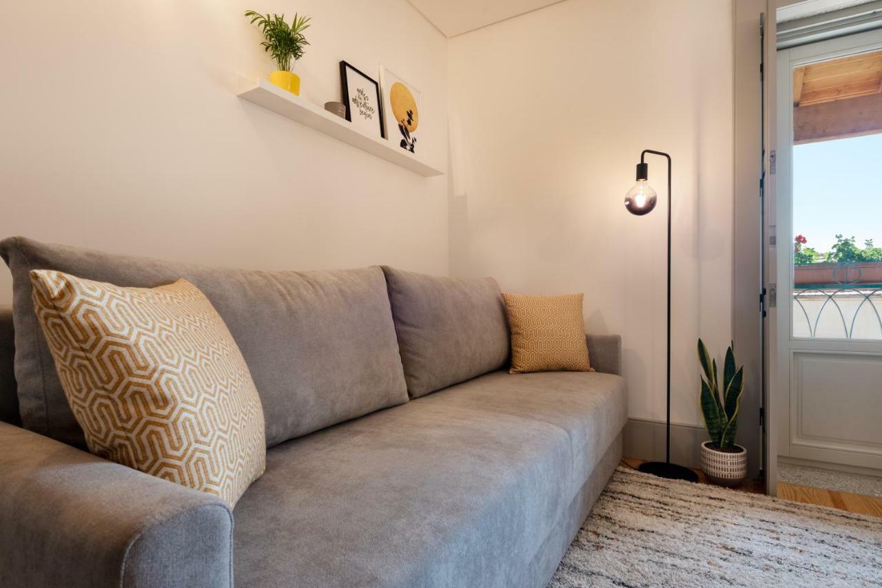 Lovelystay - Sun Loft W/ Balcony Porto Luaran gambar