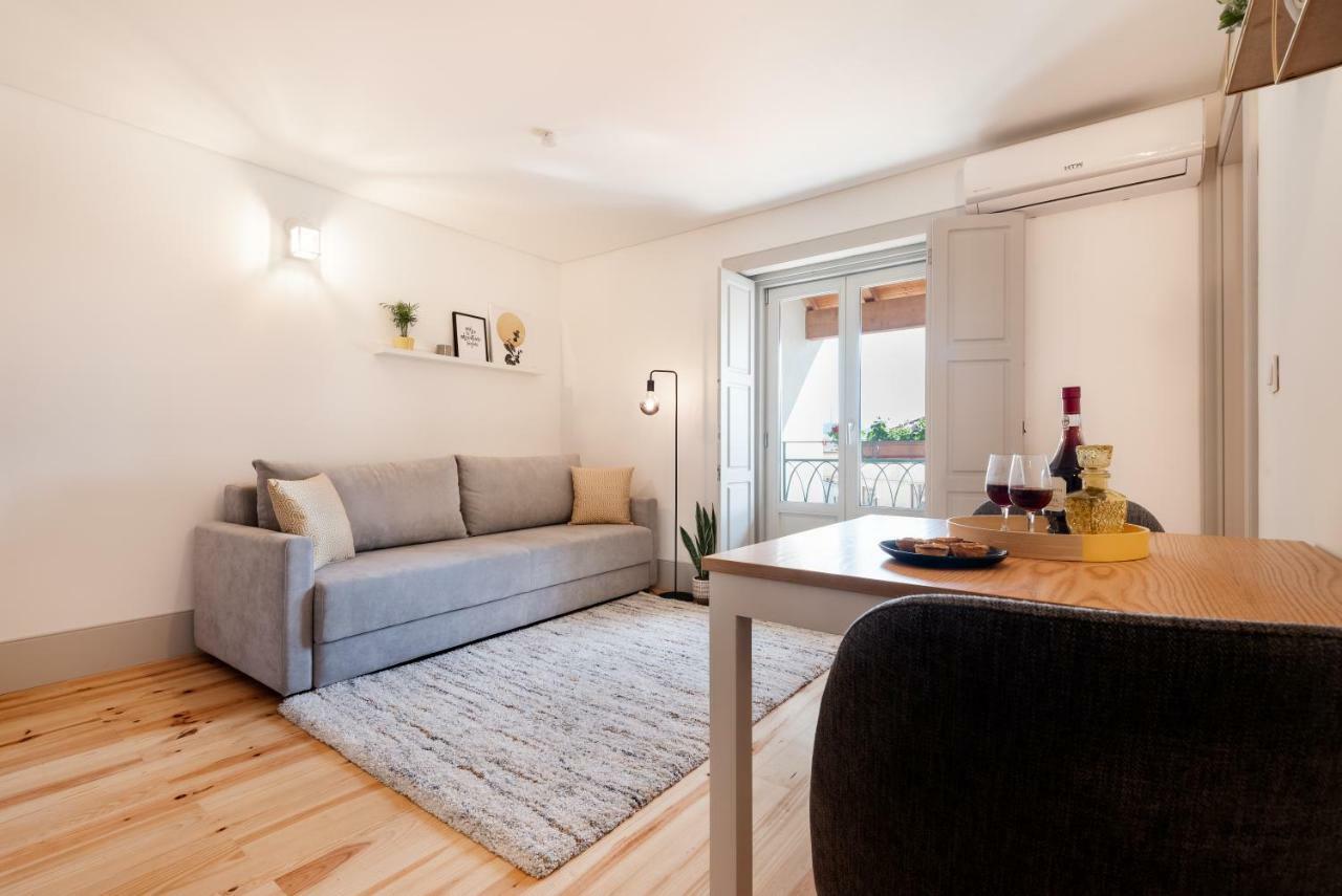 Lovelystay - Sun Loft W/ Balcony Porto Luaran gambar